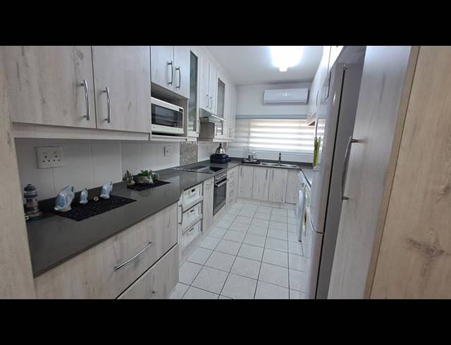 3 BEDROOM APARTMENT FOR SALE IN MANABA BEACH